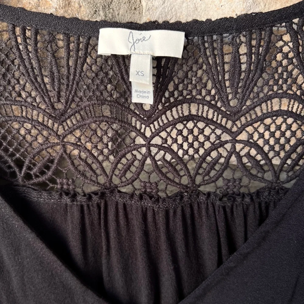 Joie Laser Cut Lace Viscose V Neck Top Sz XS - Picture 4 of 5